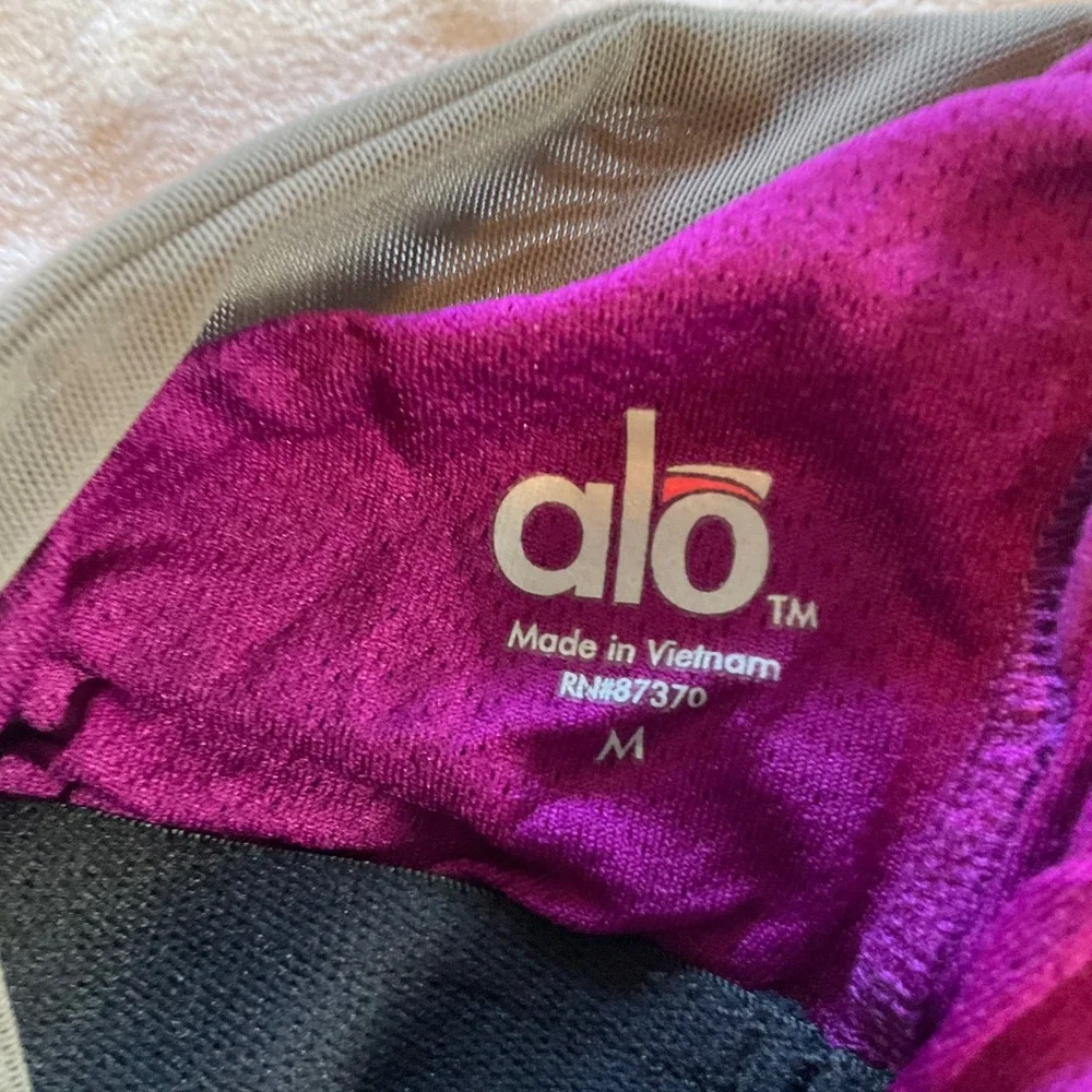 Alo Yoga Racerback Tank Top Womens Medium Magenta Purple Gray Shelf Bra